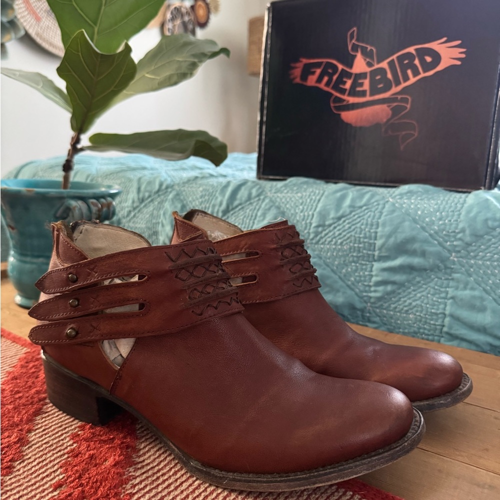 Freebird by Steven Slay size 10 GUC